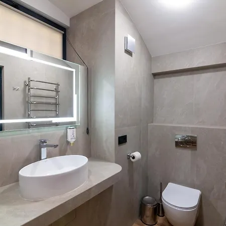 Royal Hot Jucuzzi Apartment Lviv Exterior photo