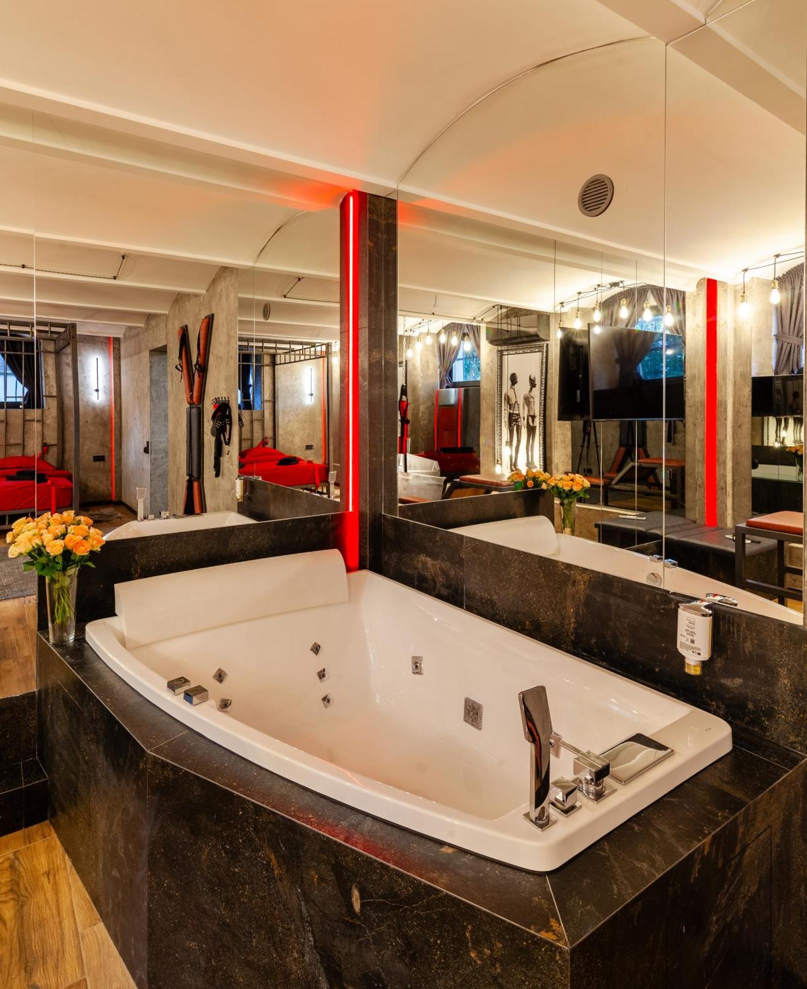 Royal Hot Jucuzzi Apartment